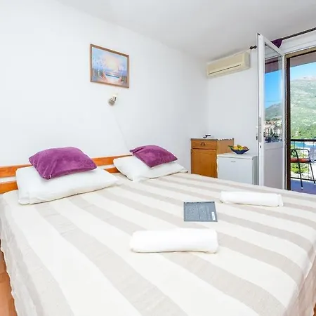 In With Sea View, Balcony, Air Conditioning, W-lan 3686-1 Guest house Cavtat